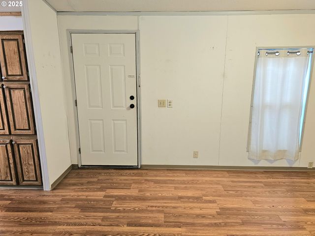 612 N CASCADE Dr 25, Woodburn, OR 97071