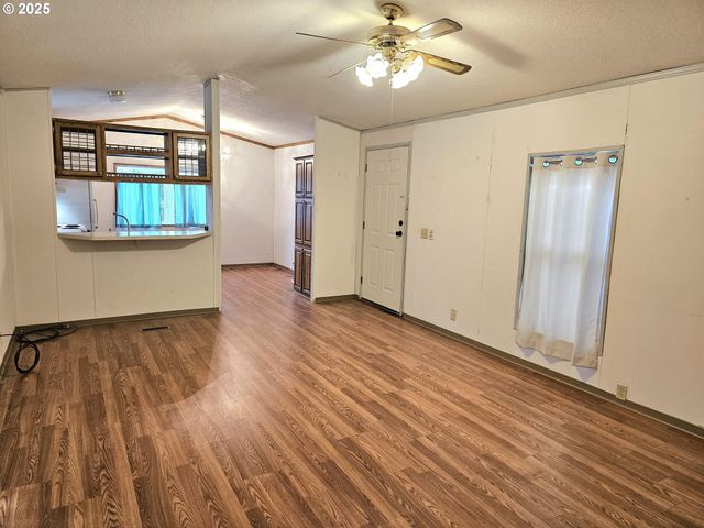 612 N CASCADE Dr 25, Woodburn, OR 97071