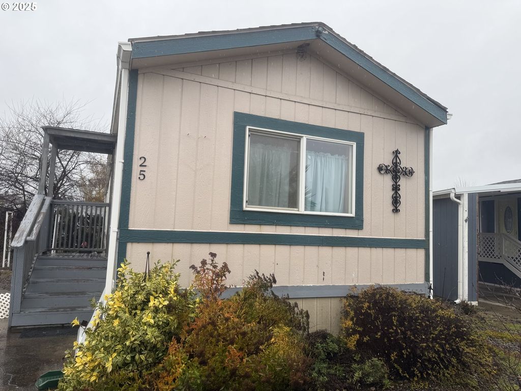 612 N CASCADE Dr 25, Woodburn, OR 97071