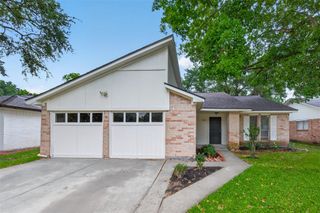 7515 Londres Drive, Houston, TX 77083