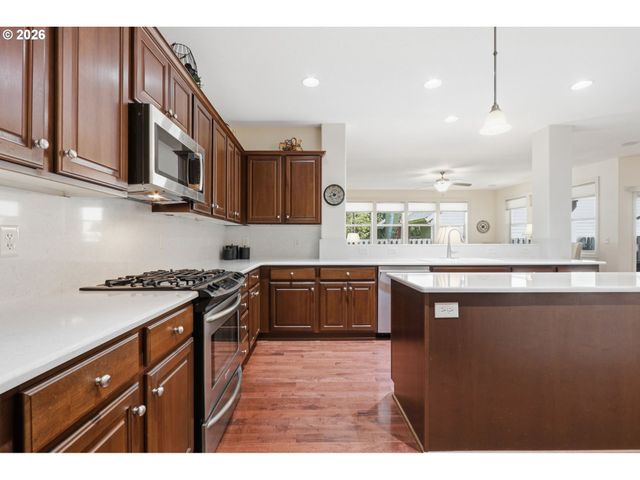 8595 Sw LADY APPLE Ln, Tigard, OR 97224