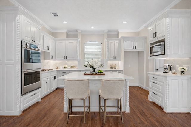 153 Crest Canyon Drive, Fort Worth, TX 76108