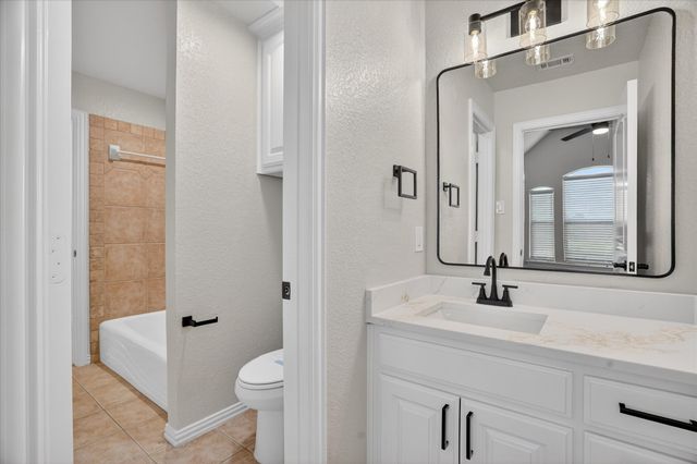 153 Crest Canyon Drive, Fort Worth, TX 76108