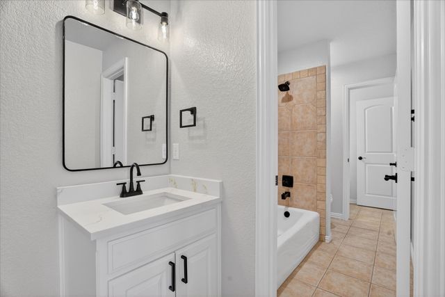 153 Crest Canyon Drive, Fort Worth, TX 76108