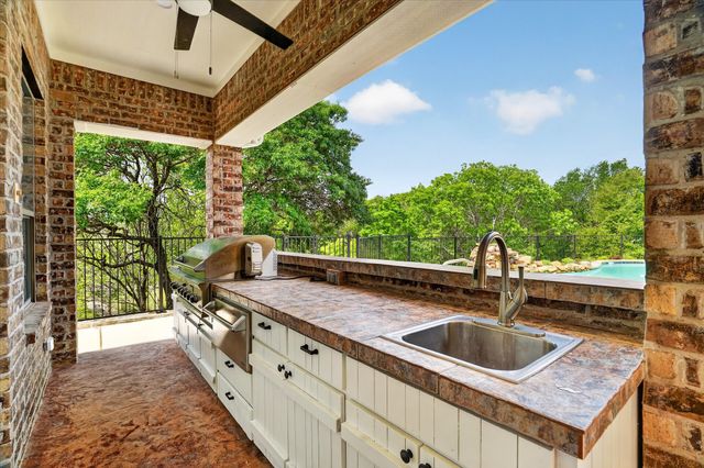 153 Crest Canyon Drive, Fort Worth, TX 76108