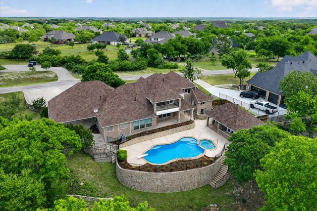153 Crest Canyon Drive, Fort Worth, TX 76108