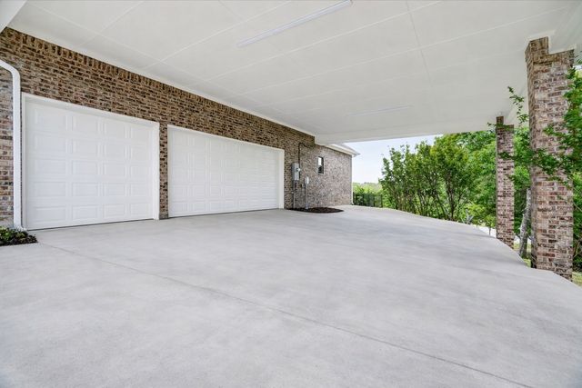 153 Crest Canyon Drive, Fort Worth, TX 76108