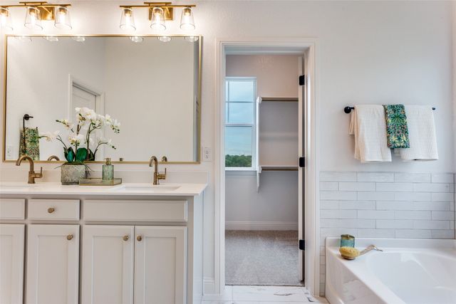 622 Sterling Court, Benbrook, TX 76126