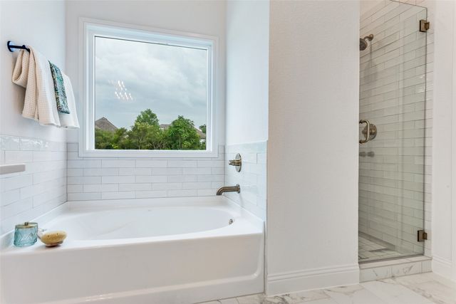 622 Sterling Court, Benbrook, TX 76126