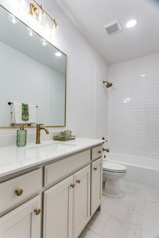 622 Sterling Court, Benbrook, TX 76126