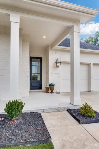 622 Sterling Court, Benbrook, TX 76126