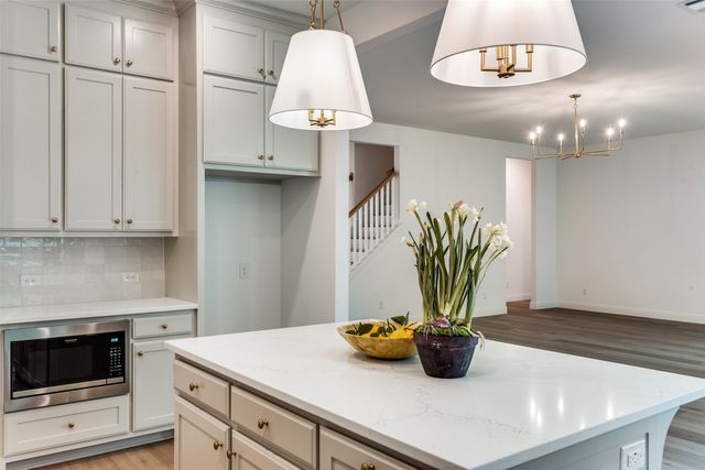 622 Sterling Court, Benbrook, TX 76126