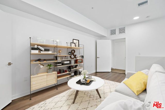 325 N First Street 518, Burbank, CA 91502