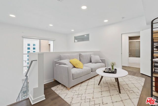 325 N First Street 518, Burbank, CA 91502