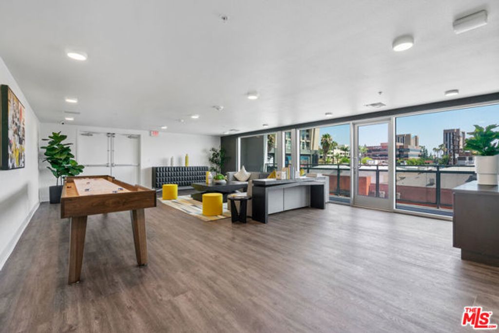 325 N First Street 518, Burbank, CA 91502