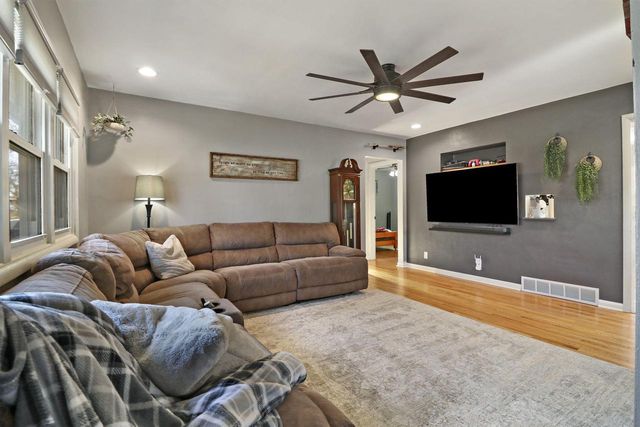 241 N Kendrick AVENUE, Burlington, WI 53105