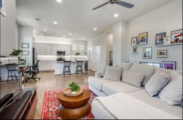 5073 Gaston Avenue 401, Dallas, TX 75214