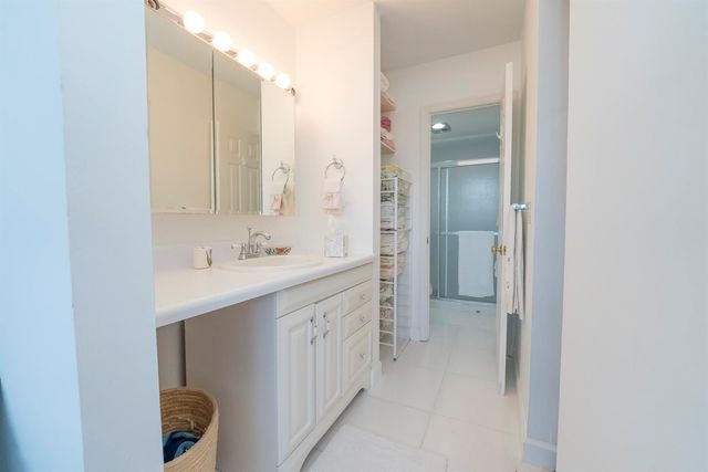 336 Golfview Road 203, North Palm Beach, FL 33408