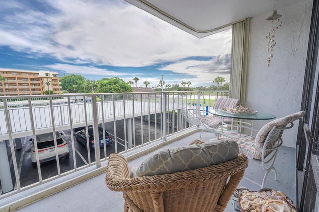 336 Golfview Road 203, North Palm Beach, FL 33408