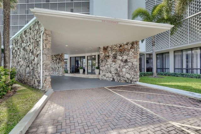 336 Golfview Road 203, North Palm Beach, FL 33408