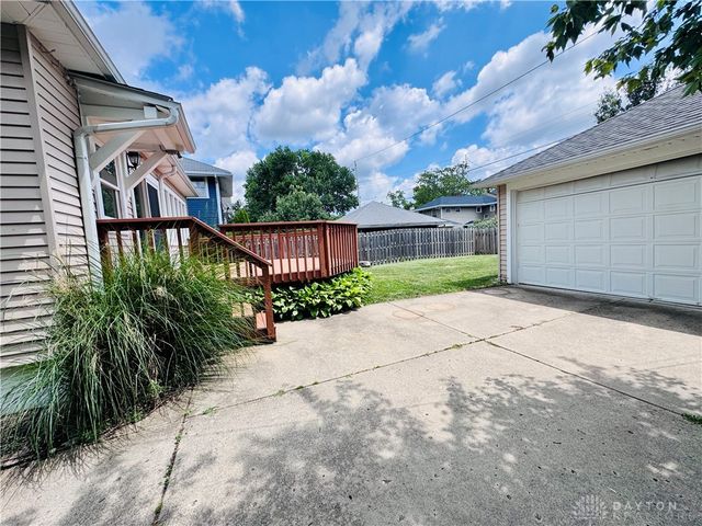62 E Dixon Avenue, Oakwood, OH 45419