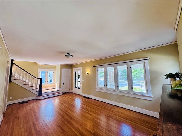 62 E Dixon Avenue, Oakwood, OH 45419