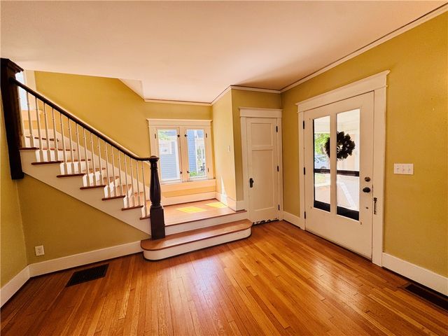 62 E Dixon Avenue, Oakwood, OH 45419