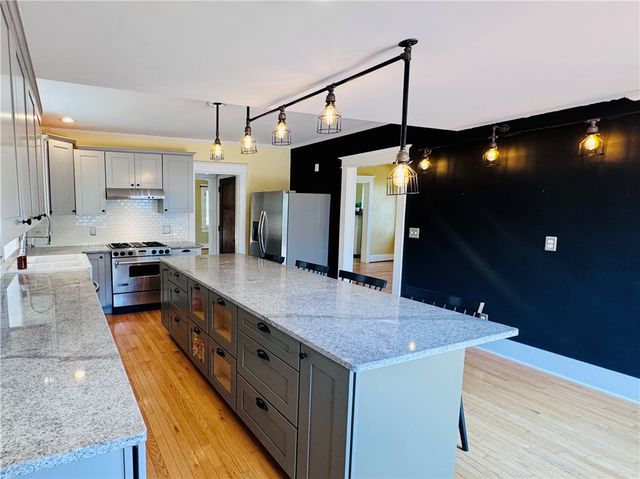62 E Dixon Avenue, Oakwood, OH 45419