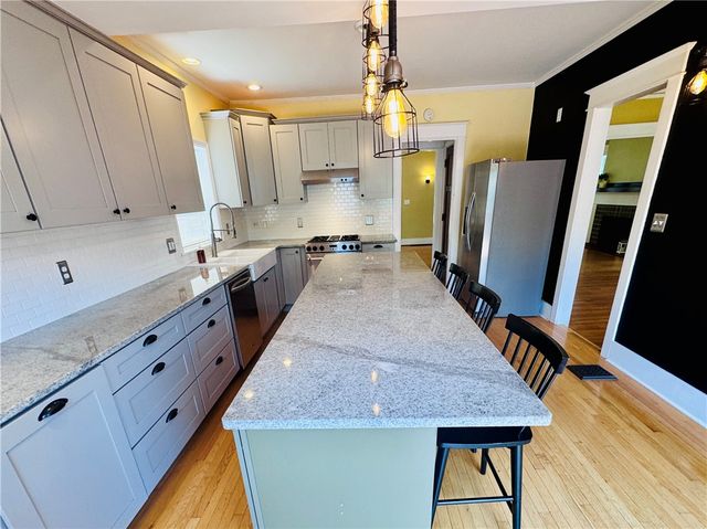 62 E Dixon Avenue, Oakwood, OH 45419