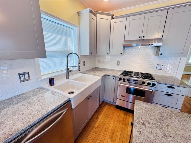 62 E Dixon Avenue, Oakwood, OH 45419