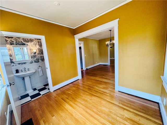 62 E Dixon Avenue, Oakwood, OH 45419