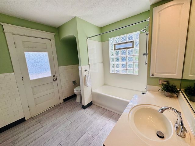 62 E Dixon Avenue, Oakwood, OH 45419