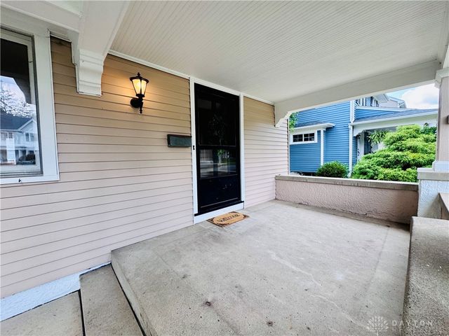 62 E Dixon Avenue, Oakwood, OH 45419