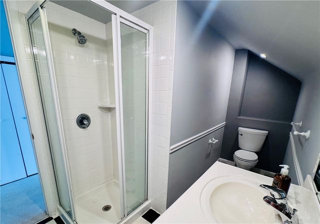 62 E Dixon Avenue, Oakwood, OH 45419