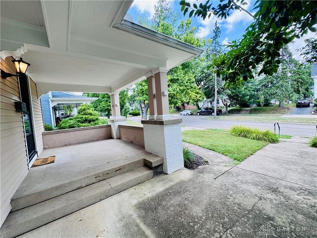 62 E Dixon Avenue, Oakwood, OH 45419