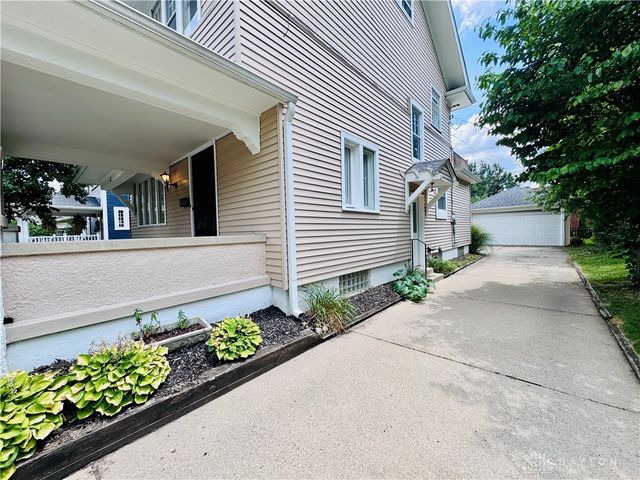 62 E Dixon Avenue, Oakwood, OH 45419