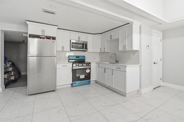 1152 Sunset Road, West Palm Beach, FL 33406