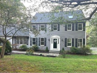 15 Beechwood Road, Branford, CT 06405