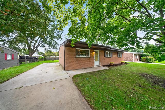 9281 Hazel Street, Taylor, MI 48180