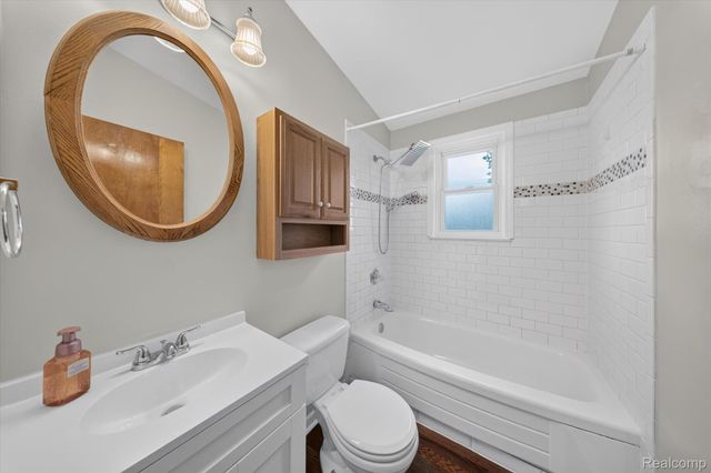 9281 Hazel Street, Taylor, MI 48180