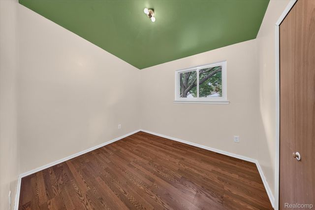 9281 Hazel Street, Taylor, MI 48180