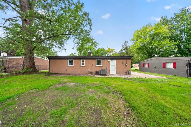 9281 Hazel Street, Taylor, MI 48180