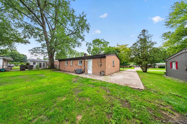 9281 Hazel Street, Taylor, MI 48180