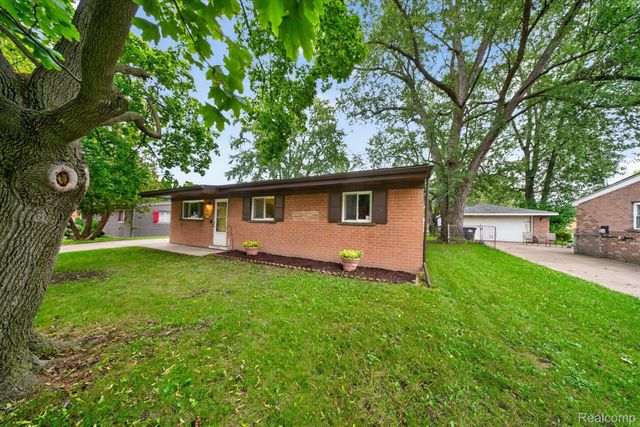 9281 Hazel Street, Taylor, MI 48180