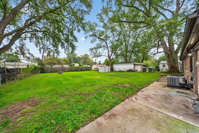 9281 Hazel Street, Taylor, MI 48180