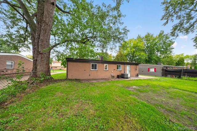 9281 Hazel Street, Taylor, MI 48180