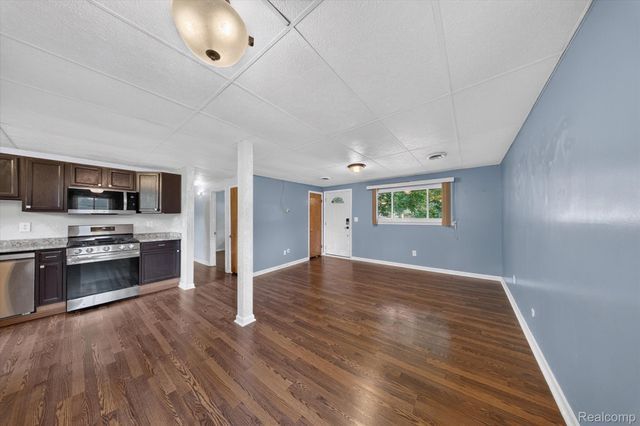 9281 Hazel Street, Taylor, MI 48180