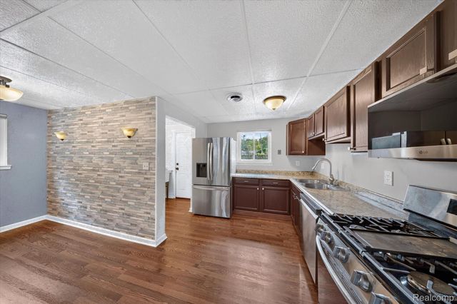 9281 Hazel Street, Taylor, MI 48180