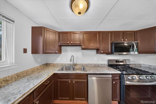 9281 Hazel Street, Taylor, MI 48180