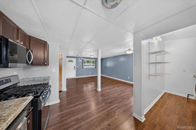 9281 Hazel Street, Taylor, MI 48180